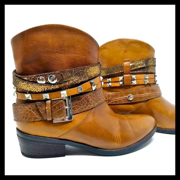 JANET & JANET Polacco Leather Multi Buckle Boots - Picture 4 of 10